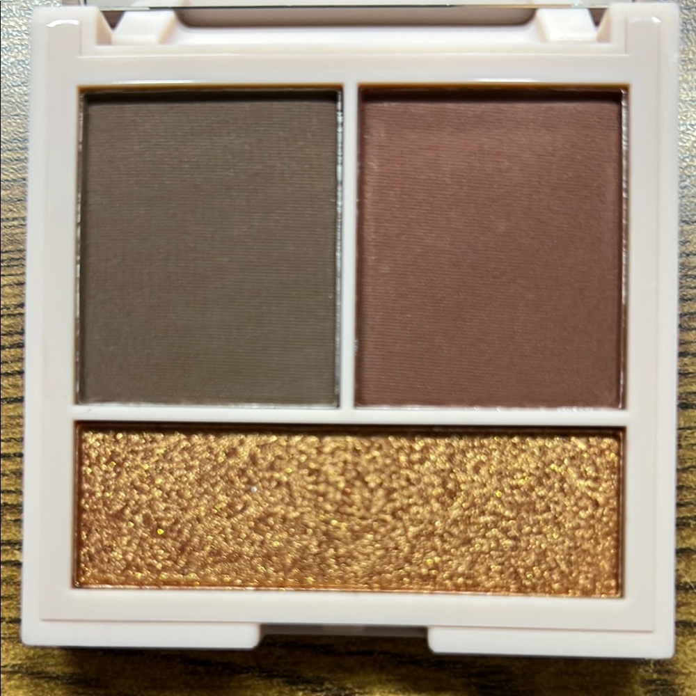 Revolution Contour Powder Compact 3 Color “Deep” - Picture 2 of 11